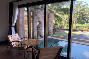 豪華別墅 | 高級寢具、房內夾萬、書桌、隔音