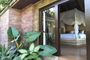 Villa Deluxe | Literie de qualité supérieure, coffres-forts dans les chambres, bureau