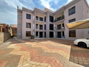 Exterior - Charming 2-Bed Apartment in Kigali (Kigali)
