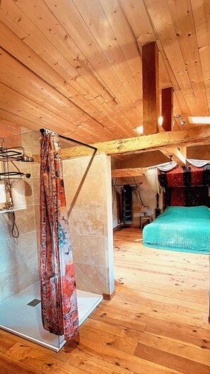 2 slaapkamers, een bureau, wifi, beddengoed