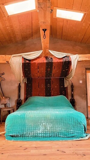 2 室のベッドルーム、デスク、WiFi、ベッドシーツ