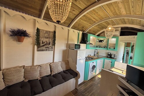 Chalet Sleeps 2 - Pool, Balcony, Mountain Views