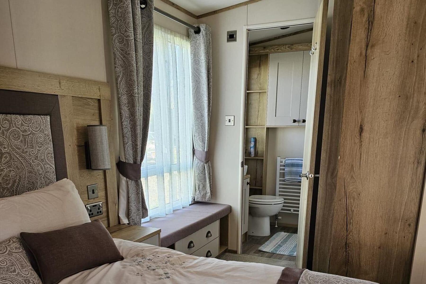 2 dormitorios, tabla de planchar con plancha, wifi y ropa de cama