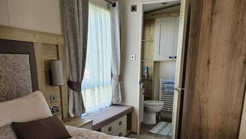 2 dormitorios, tabla de planchar con plancha, wifi y ropa de cama