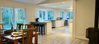 Private, spacious home surrounded by trees, Kitsap & Olympic Peninsulas getaway
