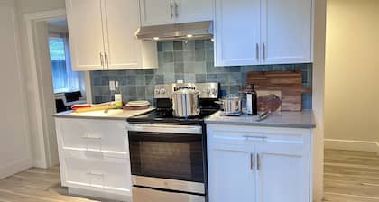 Private, spacious home surrounded by trees, Kitsap & Olympic Peninsulas getaway