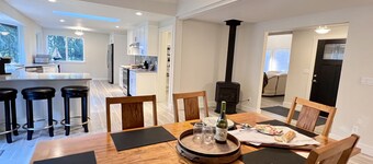 Private, spacious home surrounded by trees, Kitsap & Olympic Peninsulas getaway
