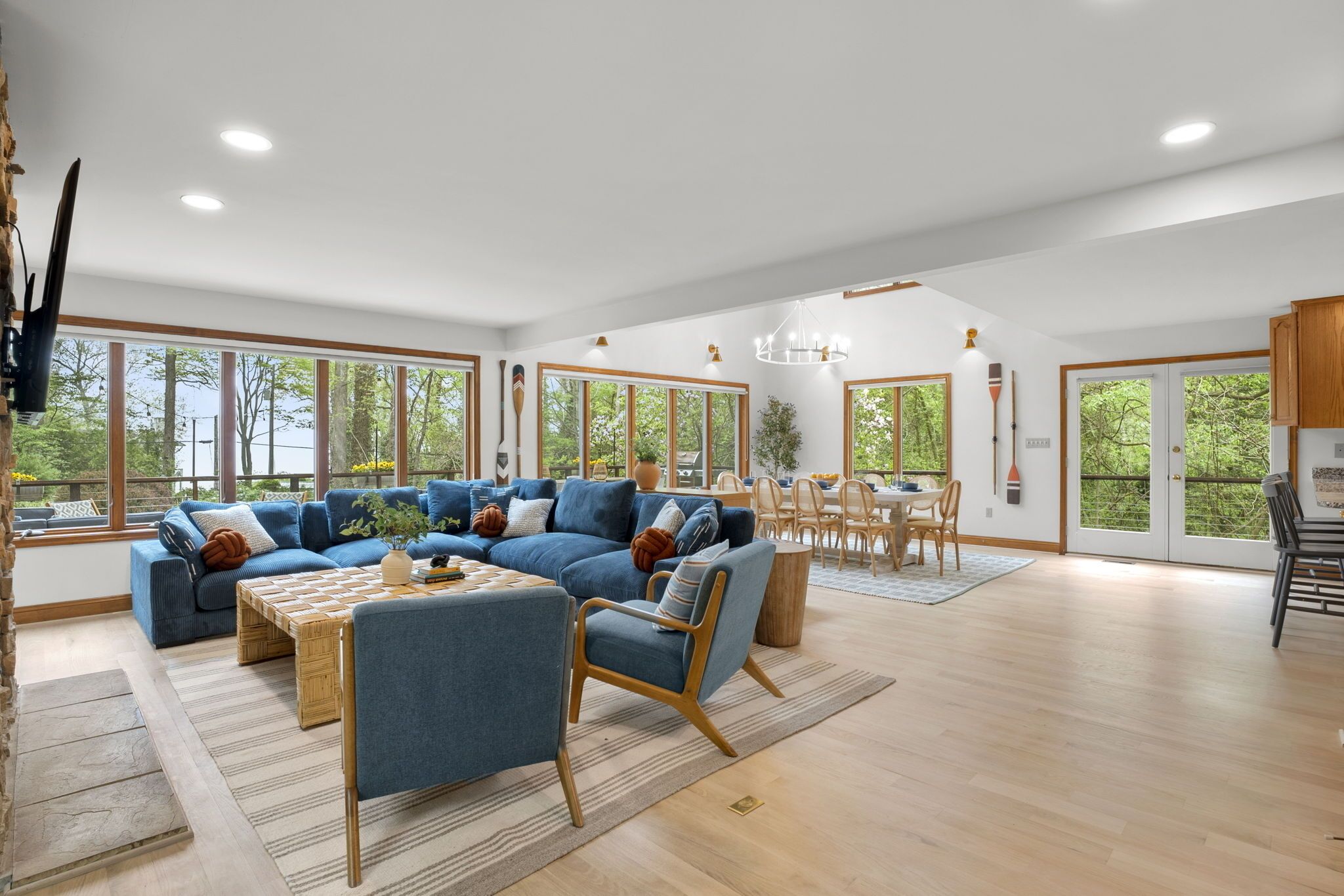 Smart TV, fireplace, video games, ping pong