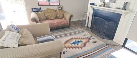 TV, fireplace, ping pong, stereo
