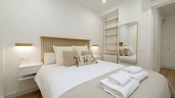 2 bedrooms, iron/ironing board, internet, bed sheets