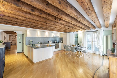 Beautiful Flat In The Historic Center, Genova, Italy