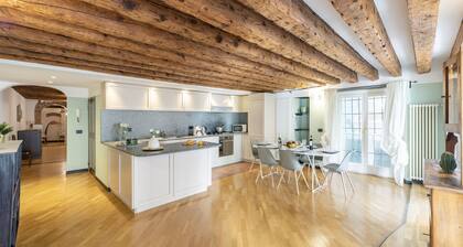 Beautiful Flat In The Historic Center, Genova, Italy