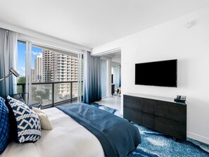 2 bedrooms, desk, iron/ironing board, WiFi