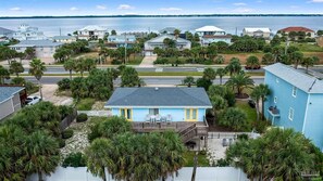 Exterior - Sun-Kissed Skin & Sandy Toes! 4BR, Sleeps 11, steps to beach, SUPs & Mini Golf! (Pensacola Beach)