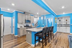 Private kitchen - Stylish & Central Townhome in the Heart of Raleigh (Raleigh)