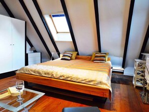 3 bedrooms, iron/ironing board, free WiFi