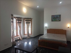 5 makuuhuonetta, ilmainen Wi-Fi, vuodevaatteet