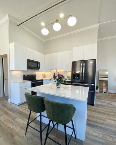Loft Apartment On Main - Sleeps 4