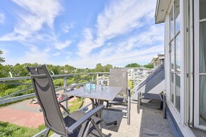 Unclassified image, 2 of 35, button