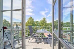 Unclassified image, 5 of 35, button