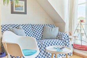 Unclassified image, 4 of 35, button