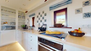 Kühlschrank, Ofen, Herdplatte, Geschirrspüler