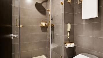 Business Double Room Single Use | Bathroom | Combined shower/tub, rainfall showerhead, free toiletries, hair dryer