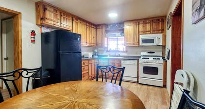 Comfortable ranch style cabin with prime location to both Arizona and New Mexico