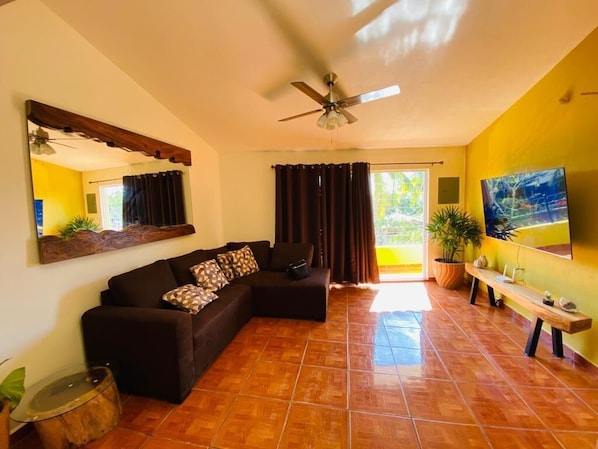 Smart TV - Acogedora Casa los olivos, a solo unas cuadras de la playa (La Cruz de Huanacaxtle)