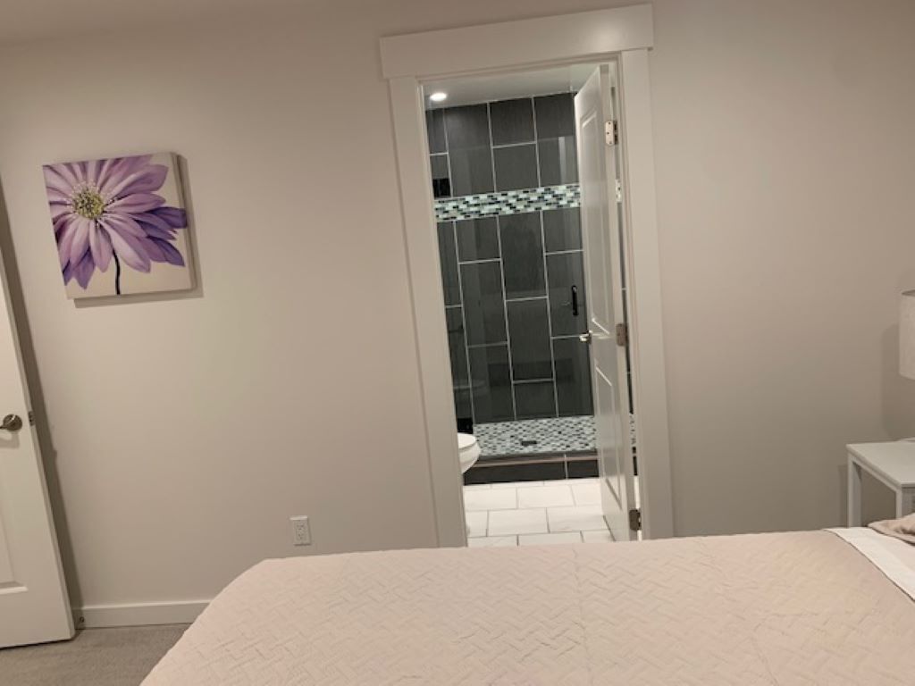 4 bedrooms, desk, iron/ironing board, travel crib