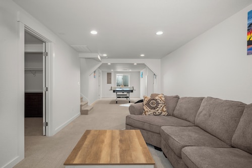 Updated Spacious Home & Hot Tub