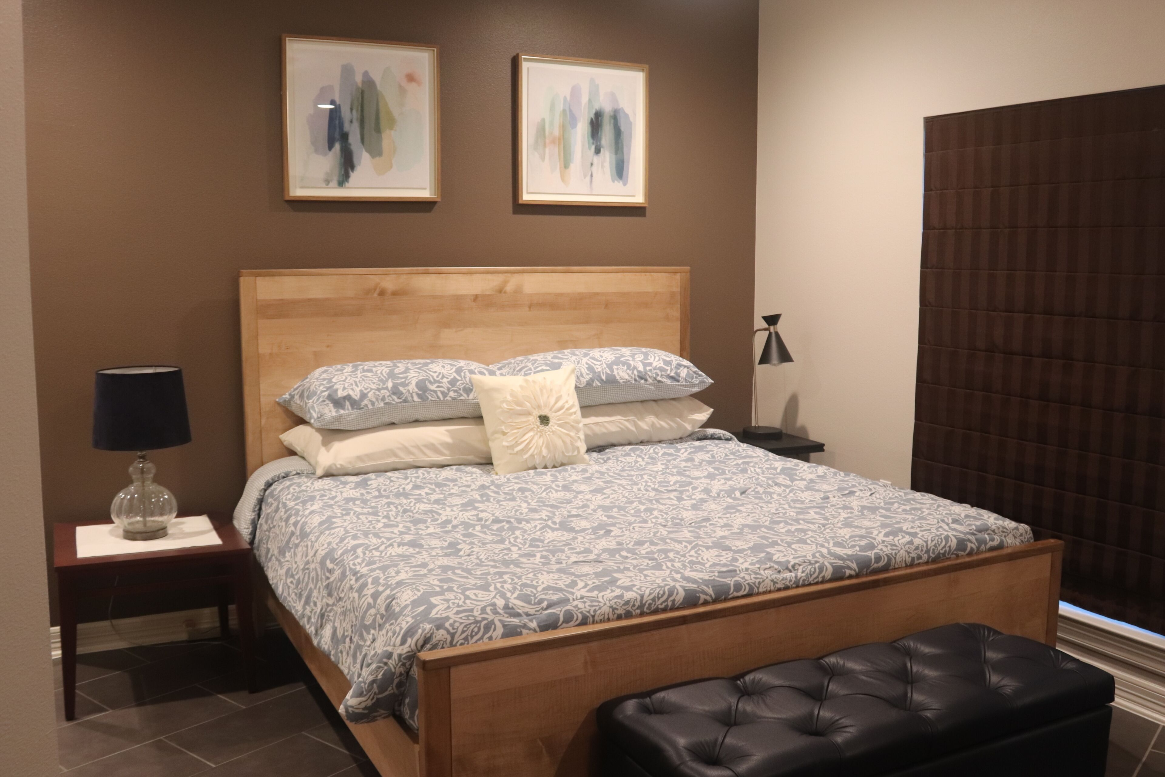 3 bedrooms, desk, iron/ironing board, travel crib