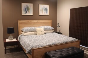 3 sovrum, skrivbord, strykjärn/strykbräda och resesäng