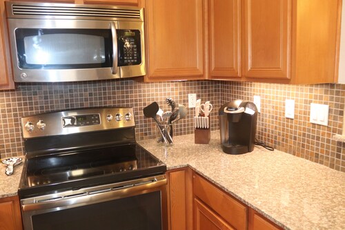  The Chenevert, gated 3B/2.5B, Midtown, Texas Medical Center, DT, Universities.
