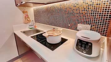 Exclusive Apartment, 2 Double Beds, Kitchen, Pool View | Private kitchen