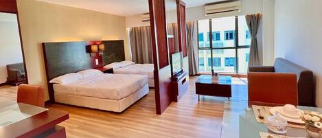 尊尚公寓, 2 張標準雙人床, 廚房, 泳池景 | 書桌、手提電腦工作空間、隔音、熨斗/熨衫板