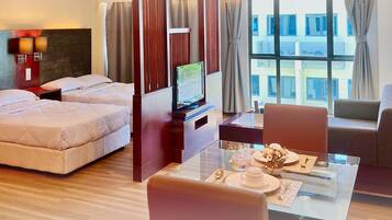 Apartemen Eksklusif, 2 Tempat Tidur Double, dapur, pemandangan kolam renang | Area keluarga | Smart TV 32-inci dengan saluran TV digital, Netflix, dan Hulu