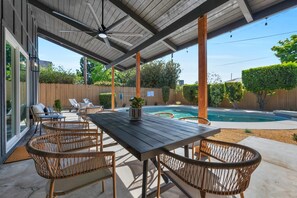 Outdoor dining - Unique Modern Home W/Pool (Fresno)