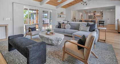 Unique Modern Home W/Pool