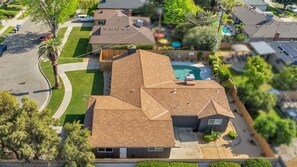Exterior - Unique Modern Home W/Pool (Fresno)