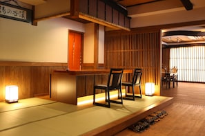A traditional Japanese-style reception area with tatami mats, wooden furniture, and sliding doors. - Shigakogen Milky Hot Spring Keikokunoyu (Yamanouchi)