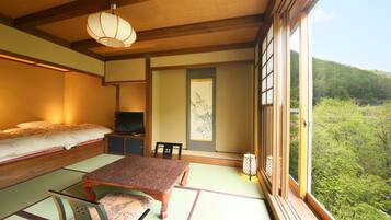 Kahden hengen deluxe-huone (kaksi sänkyä), tupakointi kielletty, vuoristonäköala (Kawakurumi) | Näkymä parvekkeelta