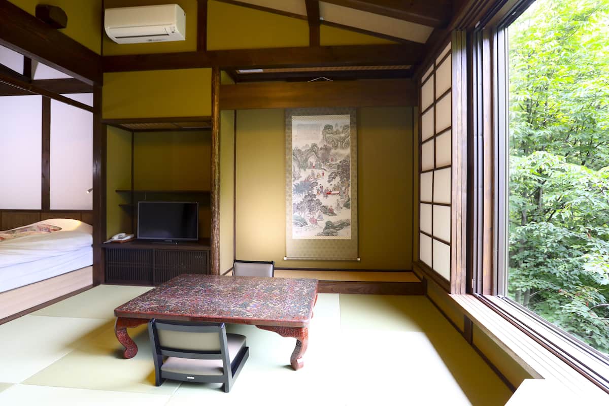 ห้องดีลักซ์ทวิน, ปลอดบุหรี่, วิวภูเขา (Yamazakura) | เครื่องนอนระดับพรีเมียม, เตียงพร้อมฟูกเสริมที่นอน, ตู้นิรภัยในห้องพัก