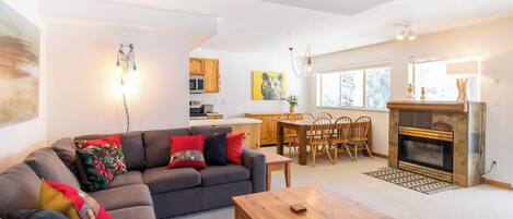 Smart TV, fireplace