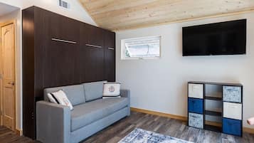 Smart-TV, Kamin, Bücher