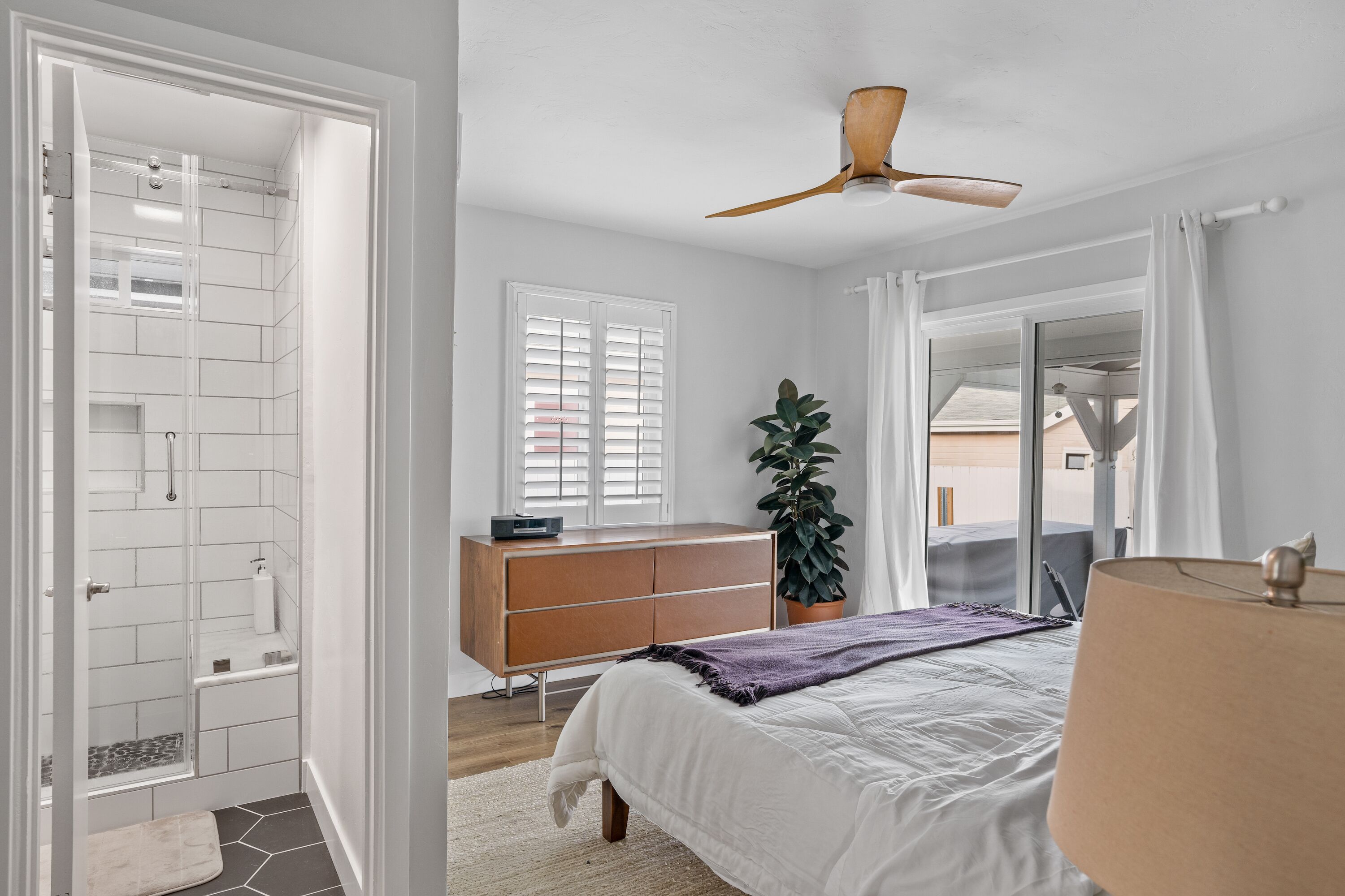 3 habitaciones, tabla de planchar con plancha, cuna de viaje y wifi 