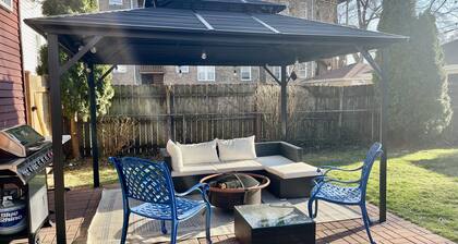 Lovely Oak Park Boho Vintage 3bd/1ba. Located near public transit/free parking