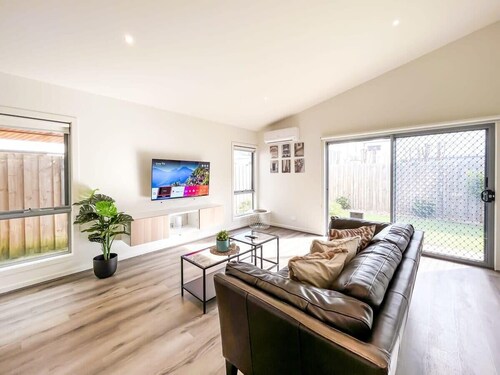 Stylish Berwick Home with WiFi, Smart TV, Garage