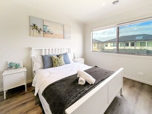 3 chambres, fer et planche à repasser, Wi-Fi, draps fournis