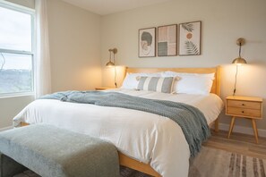 3 bedrooms, desk, iron/ironing board, travel crib - Mt View ★ King bed, Pool, Arcade, Family-friendly ★ 2mi Branson Strip! (Branson)